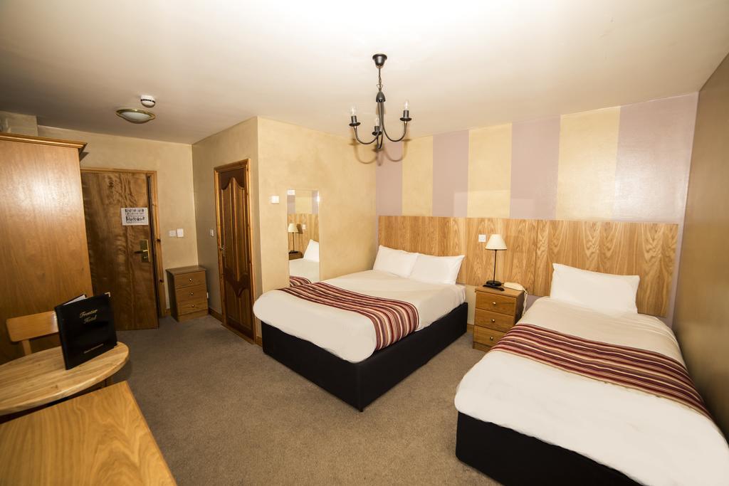The Frontier Hotel Bridgend Szoba fotó