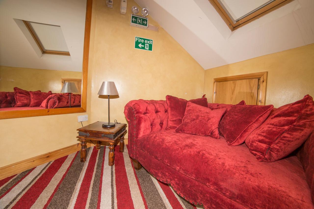 The Frontier Hotel Bridgend Kültér fotó